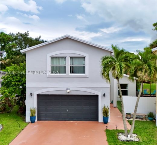 4244 Pine Hollow Cir, Green Acres, FL 33463