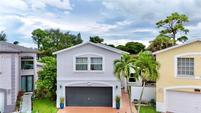 4244 Pine Hollow Cir, Green Acres, FL 33463