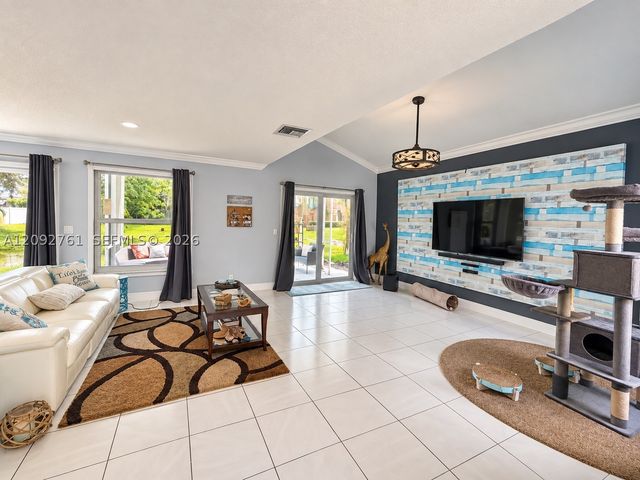 4244 Pine Hollow Cir, Green Acres, FL 33463