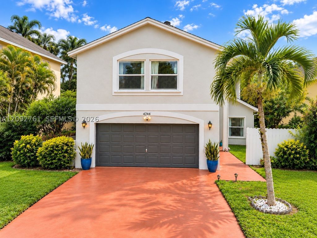 4244 Pine Hollow Cir, Green Acres, FL 33463