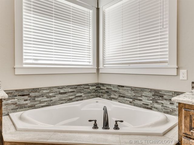 119944 S 4201 Road, Eufaula, OK 74432