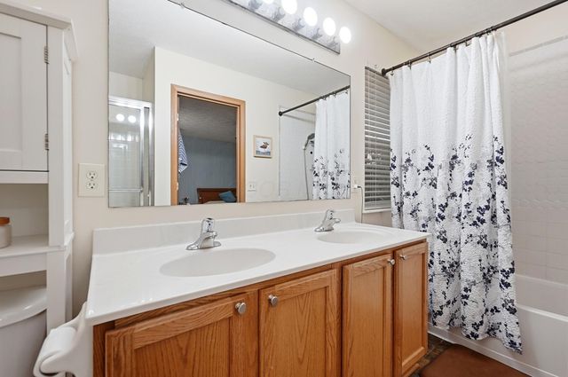 2389 Maple Hedge Way, Columbus, OH 43219