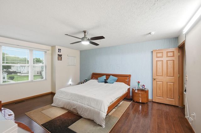 2389 Maple Hedge Way, Columbus, OH 43219