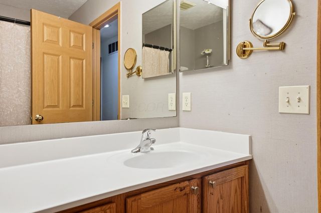 2389 Maple Hedge Way, Columbus, OH 43219