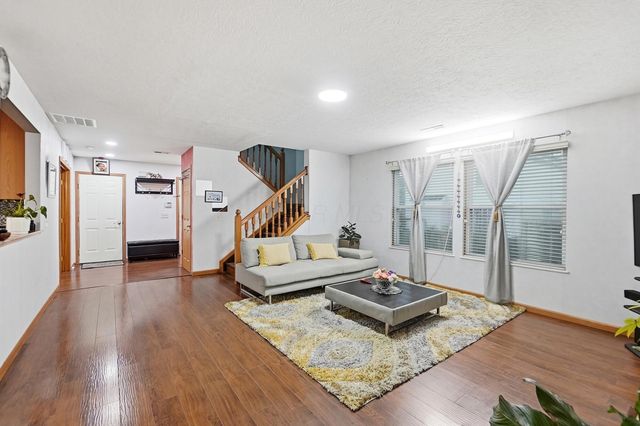 2389 Maple Hedge Way, Columbus, OH 43219