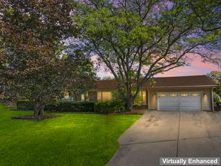 2226 Shannondale Road, Green Oaks, IL 60048