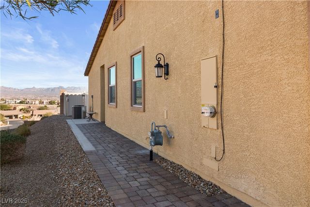 2722 Chinaberry Hill Street, Laughlin, NV 89029