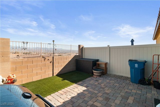 2722 Chinaberry Hill Street, Laughlin, NV 89029