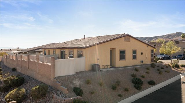 2722 Chinaberry Hill Street, Laughlin, NV 89029