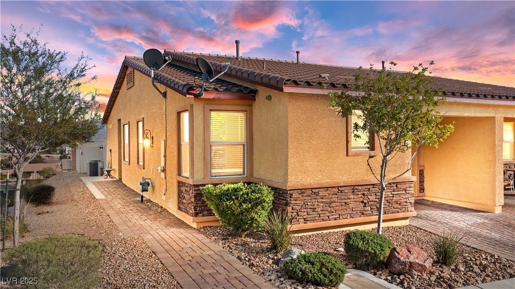 2722 Chinaberry Hill Street, Laughlin, NV 89029