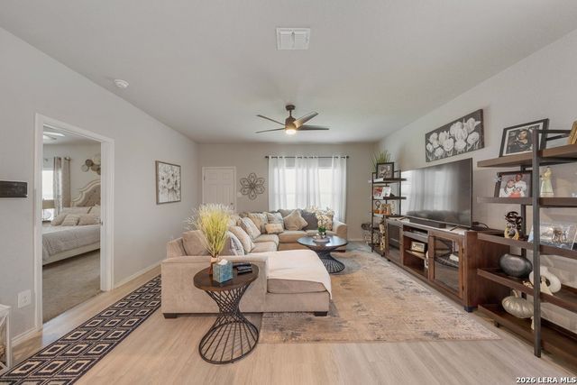 7111 Azure Waters, Converse, TX 78109