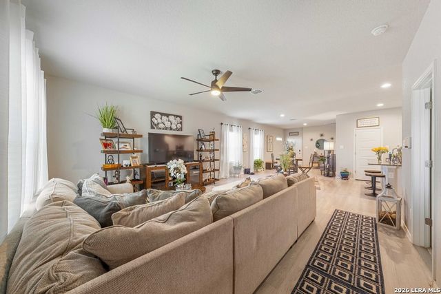 7111 Azure Waters, Converse, TX 78109