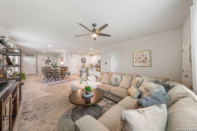 7111 Azure Waters, Converse, TX 78109