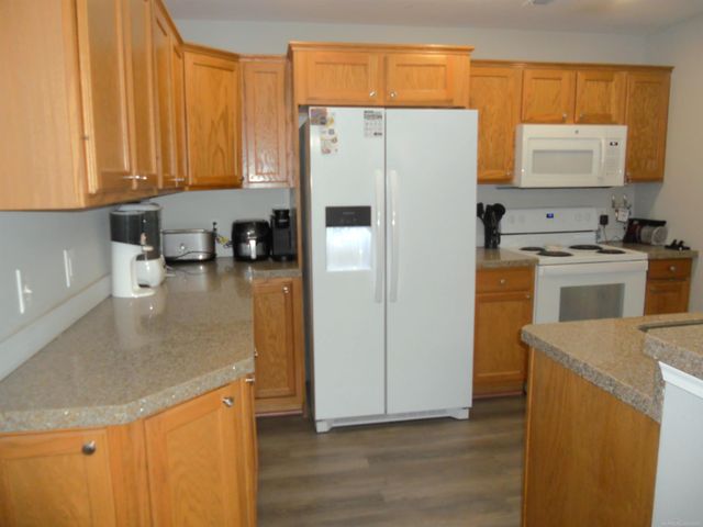 21015 Cooper Drive, Macomb Twp, MI 48044