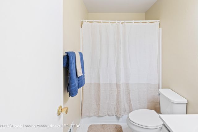 5953 Village Drive, Haslett, MI 48840