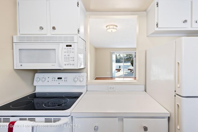 5953 Village Drive, Haslett, MI 48840