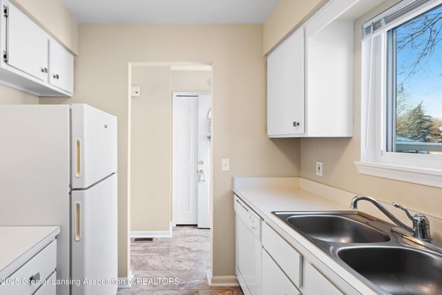 5953 Village Drive, Haslett, MI 48840