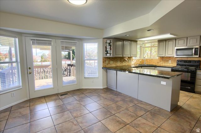 9941 S BIRNAM WOODS WAY, South Jordan, UT 84009