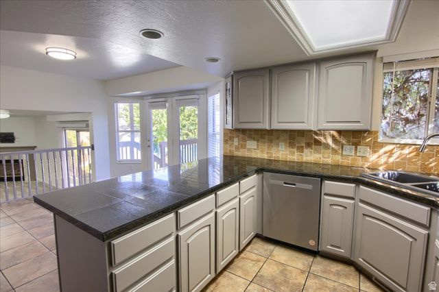 9941 S BIRNAM WOODS WAY, South Jordan, UT 84009