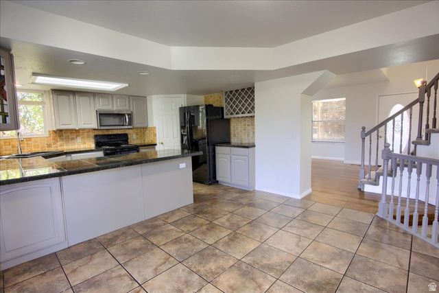 9941 S BIRNAM WOODS WAY, South Jordan, UT 84009