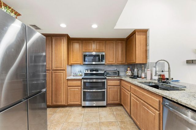 120 Stoney Hill Dr, Folsom, CA 95630