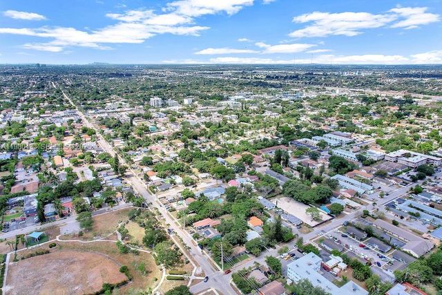 2415 Pierce St -, Hollywood, FL 33020