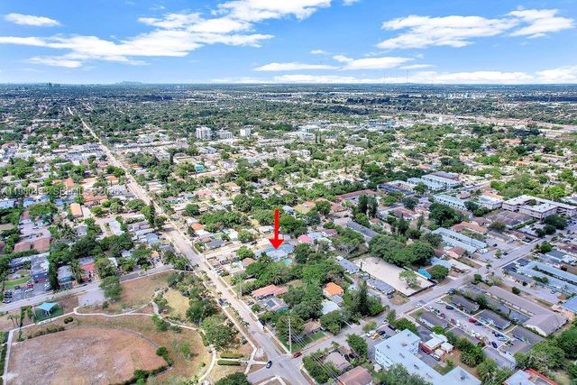 2415 Pierce St -, Hollywood, FL 33020