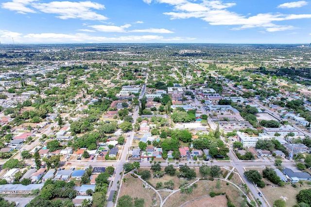 2415 Pierce St -, Hollywood, FL 33020