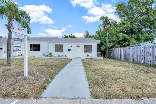 2415 Pierce St -, Hollywood, FL 33020