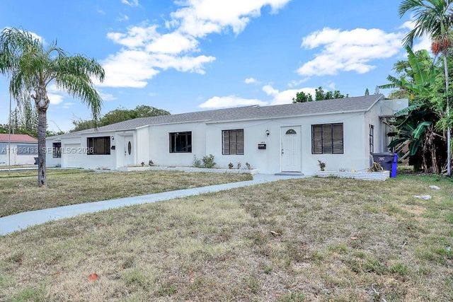 2415 Pierce St -, Hollywood, FL 33020