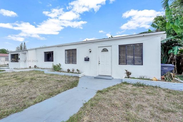 2415 Pierce St -, Hollywood, FL 33020