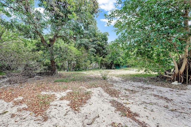 2415 Pierce St -, Hollywood, FL 33020