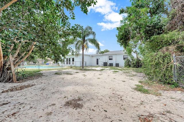 2415 Pierce St -, Hollywood, FL 33020