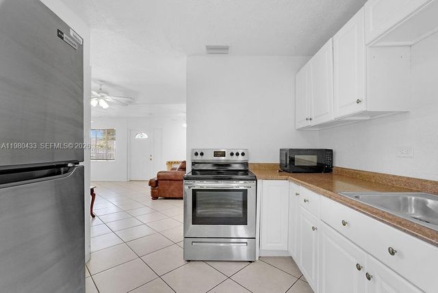 2415 Pierce St -, Hollywood, FL 33020