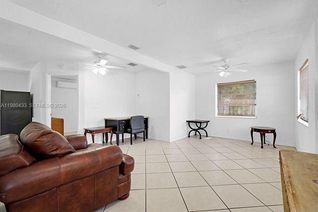 2415 Pierce St -, Hollywood, FL 33020