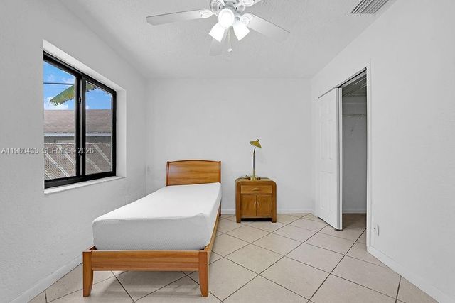 2415 Pierce St -, Hollywood, FL 33020