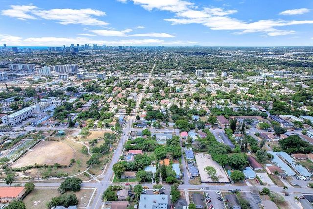 2415 Pierce St -, Hollywood, FL 33020