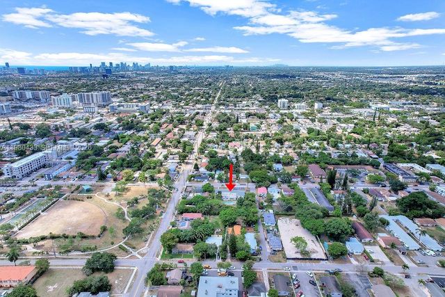 2415 Pierce St -, Hollywood, FL 33020