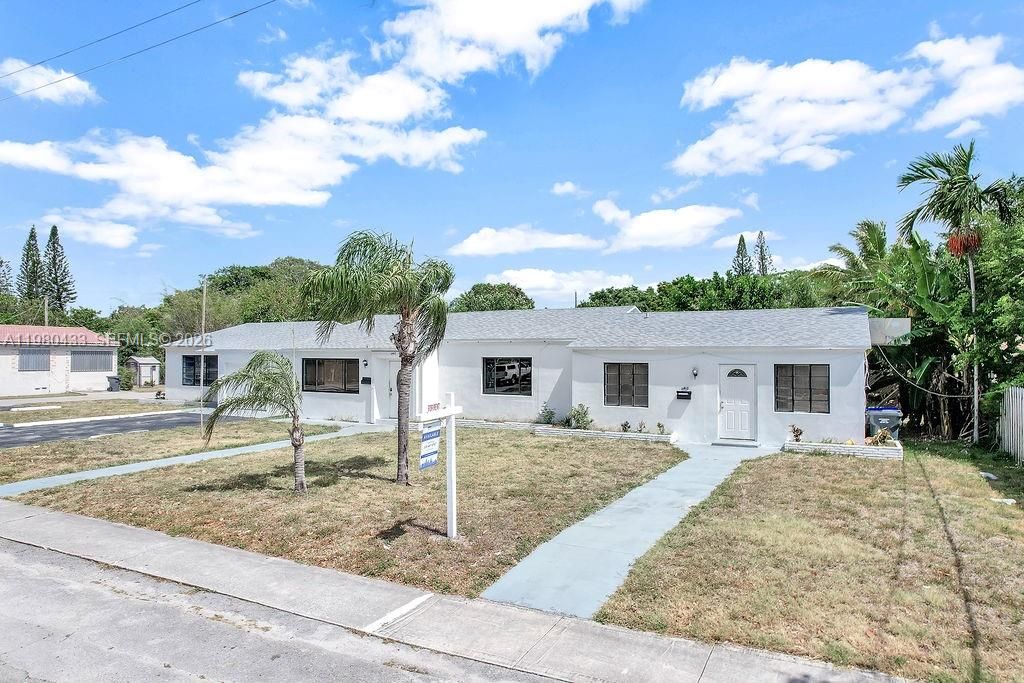 2415 Pierce St -, Hollywood, FL 33020