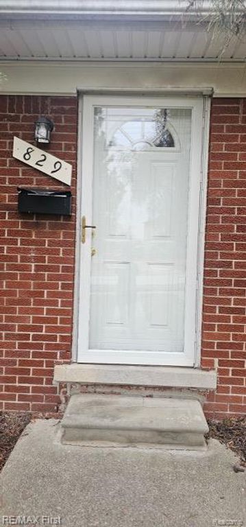 829 Montie, Lincoln Park, MI 48146