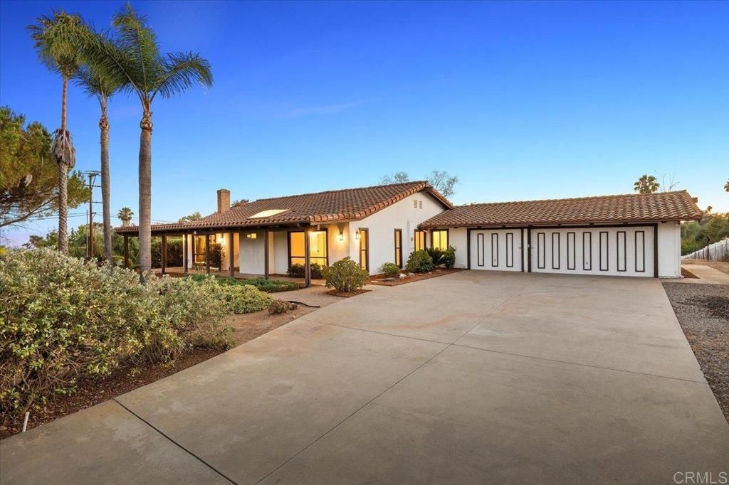 Image 2 of property listing at 112 Palmas Norte, Fallbrook, CA 92028