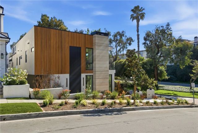 400 Heliotrope, Corona Del Mar, CA 92625