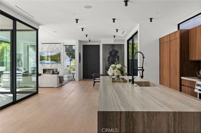 400 Heliotrope, Corona Del Mar, CA 92625