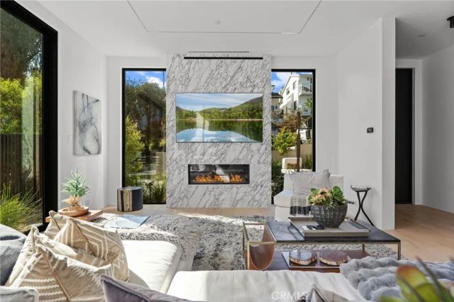 400 Heliotrope, Corona Del Mar, CA 92625