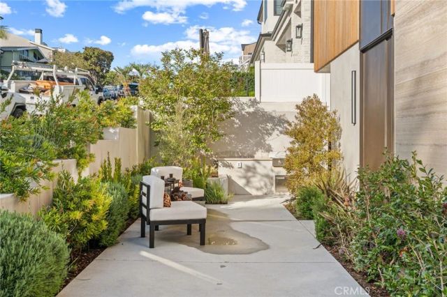 400 Heliotrope, Corona Del Mar, CA 92625