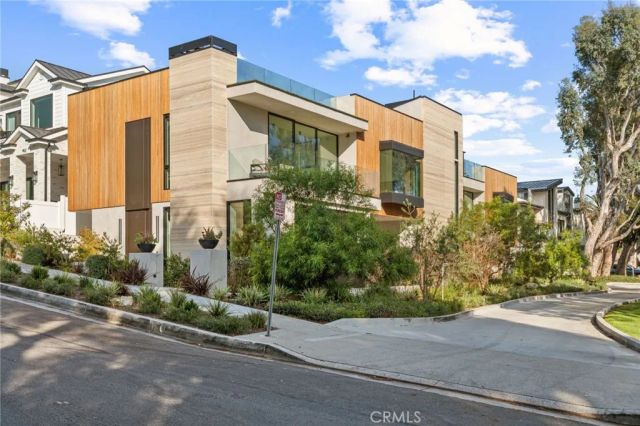 400 Heliotrope, Corona Del Mar, CA 92625