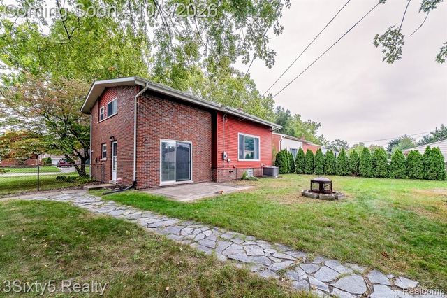 19495 Osmus Street, Livonia, MI 48152