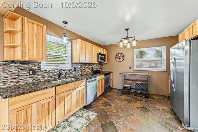 19495 Osmus Street, Livonia, MI 48152