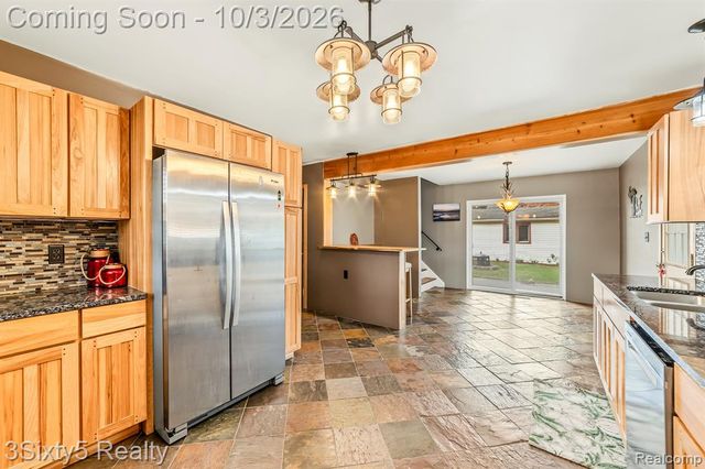 19495 Osmus Street, Livonia, MI 48152