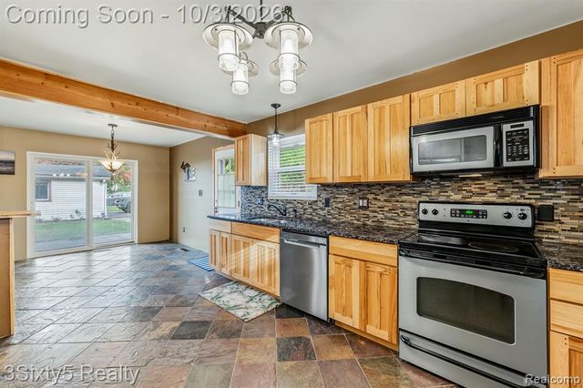 19495 Osmus Street, Livonia, MI 48152